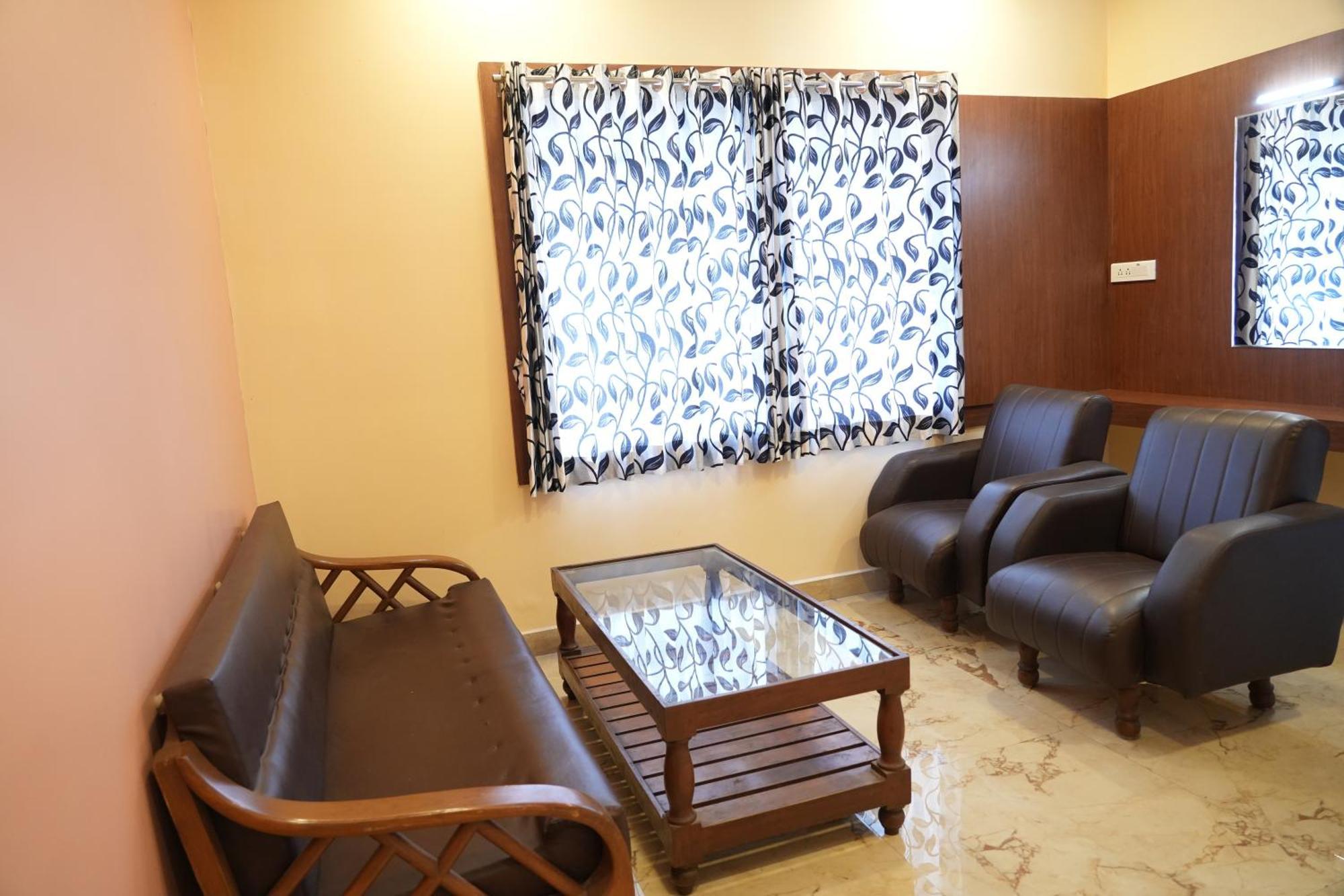 Hotel Sri Krishnan Residency à Pollāchi Extérieur photo