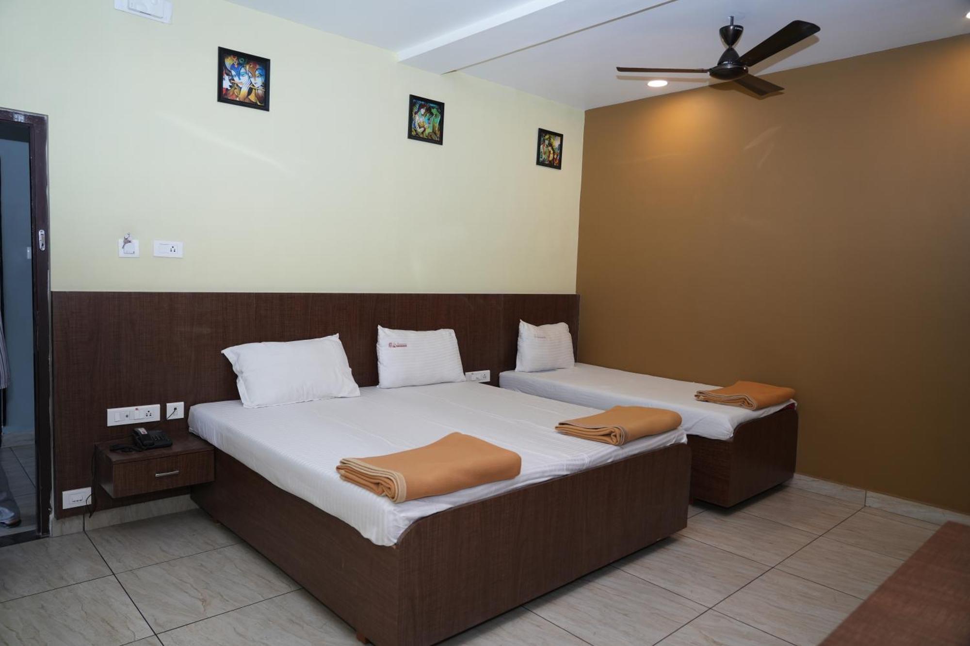 Hotel Sri Krishnan Residency à Pollāchi Extérieur photo