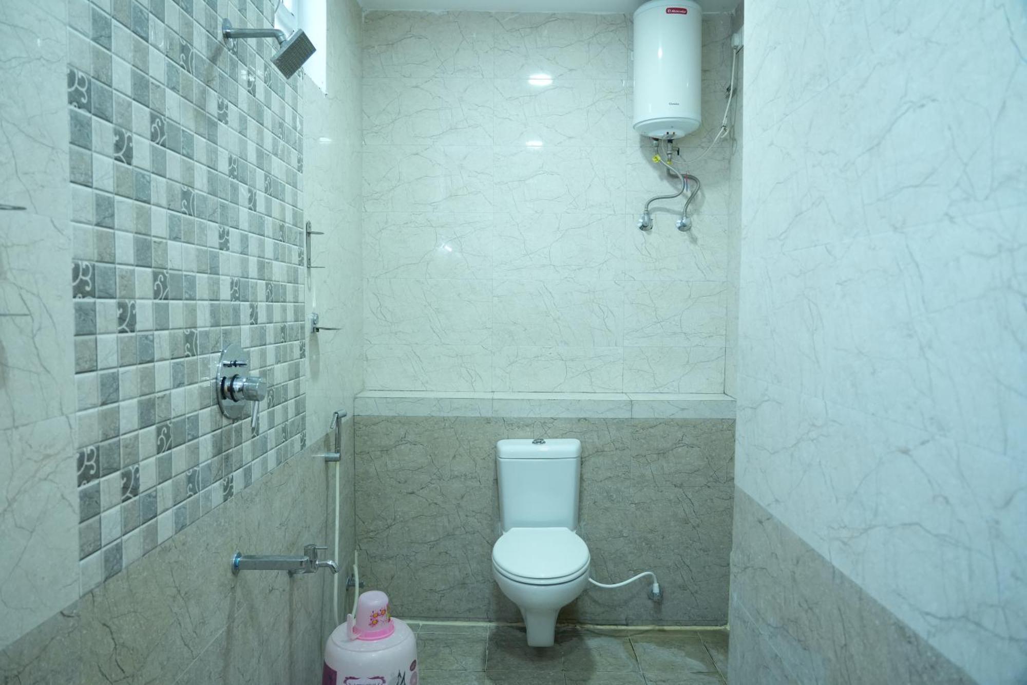 Hotel Sri Krishnan Residency à Pollāchi Extérieur photo